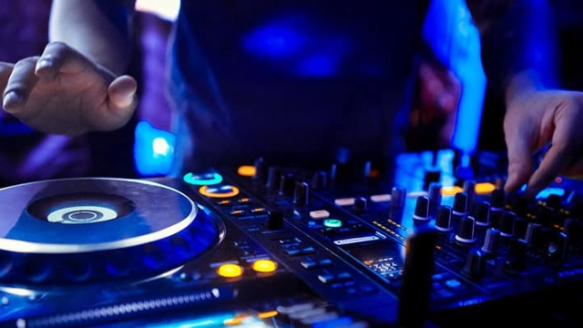 The Ultimate Guide to Finding the Perfect Wedding DJ